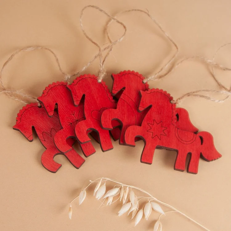 Гирлянда из дерева с символами года